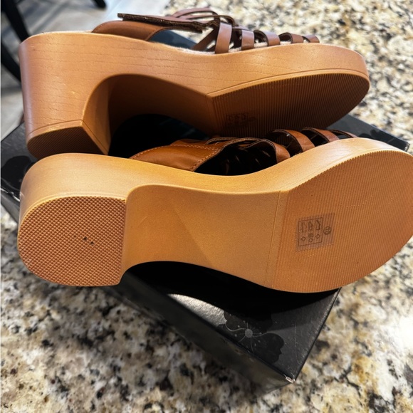 CL By Laundry Sandles size 10 - Picture 2 of 4